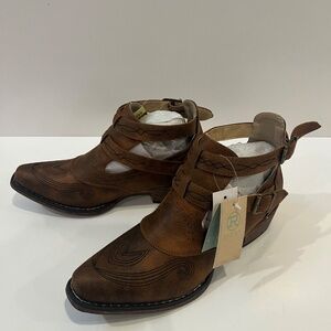NWT Roper Willa cowboy ankle boots